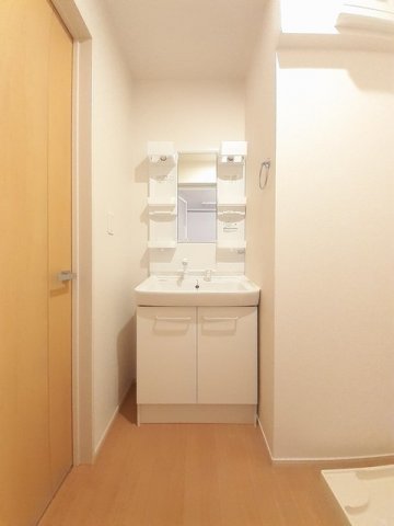 洗面設備　使いやすい洗面所です