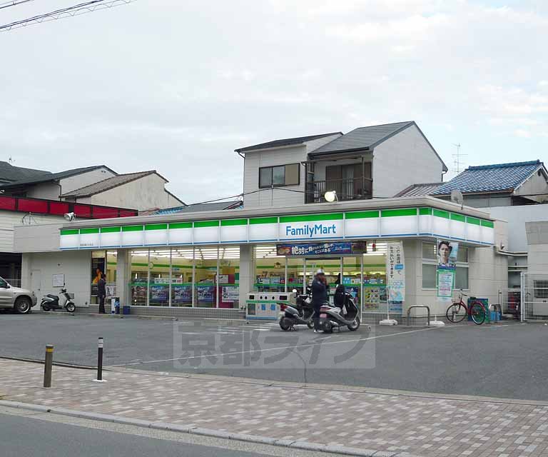 コンビニ　ファミリーマート京都深草フチ町店（コンビニ）まで400m