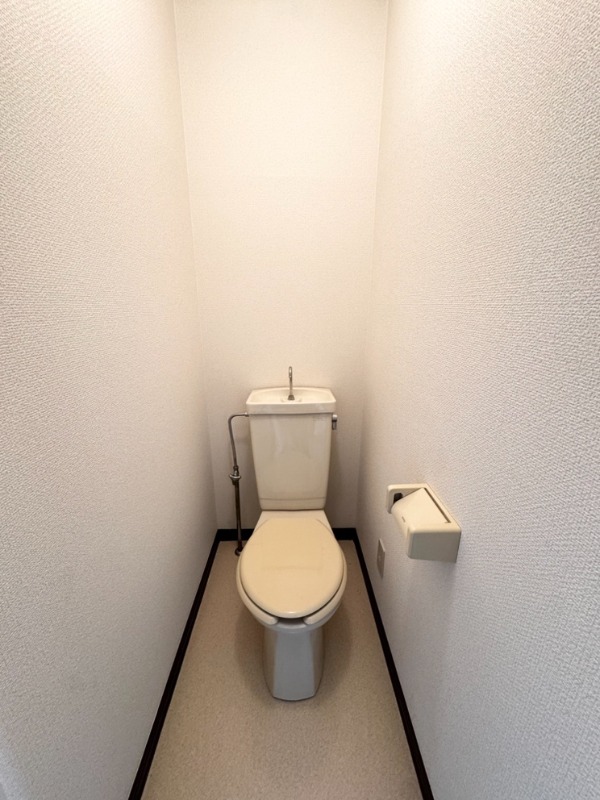 トイレ　※別号室の写真となります。
