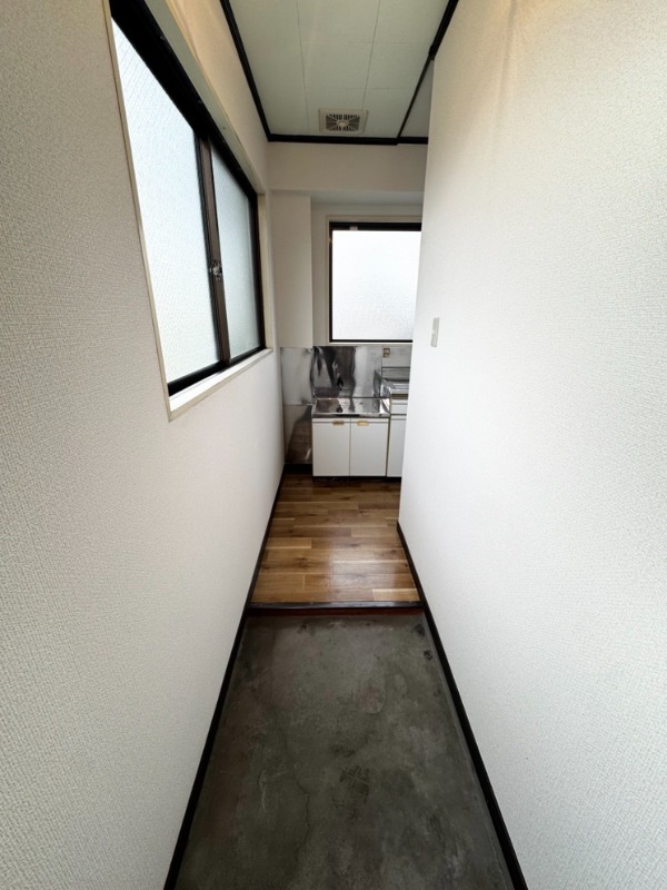 玄関　※別号室の写真となります。