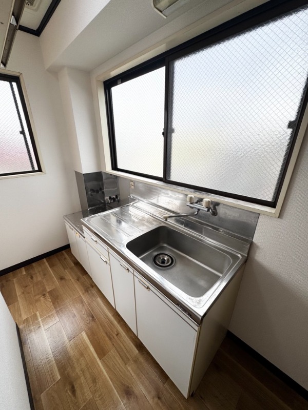 居室・リビング　※別号室の写真となります。