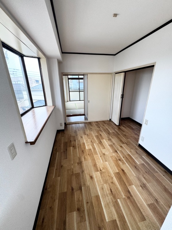 居室・リビング　※別号室の写真となります。