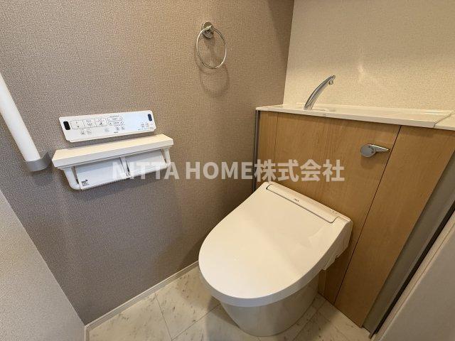 トイレ　タンクレストイレにはウォシュレットあり♪