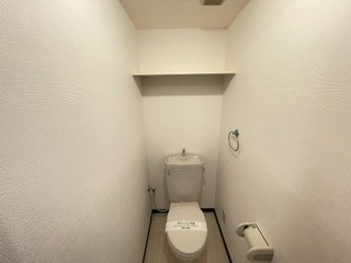 トイレ　棚付いています。