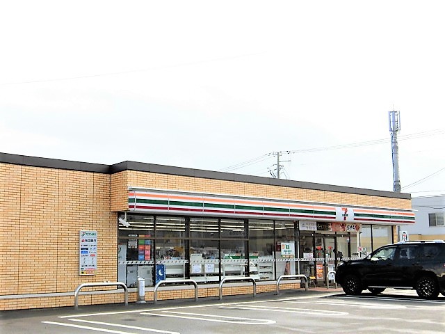 コンビニ　セブン－イレブン秋田泉中央１丁目店（コンビニ）まで555m
