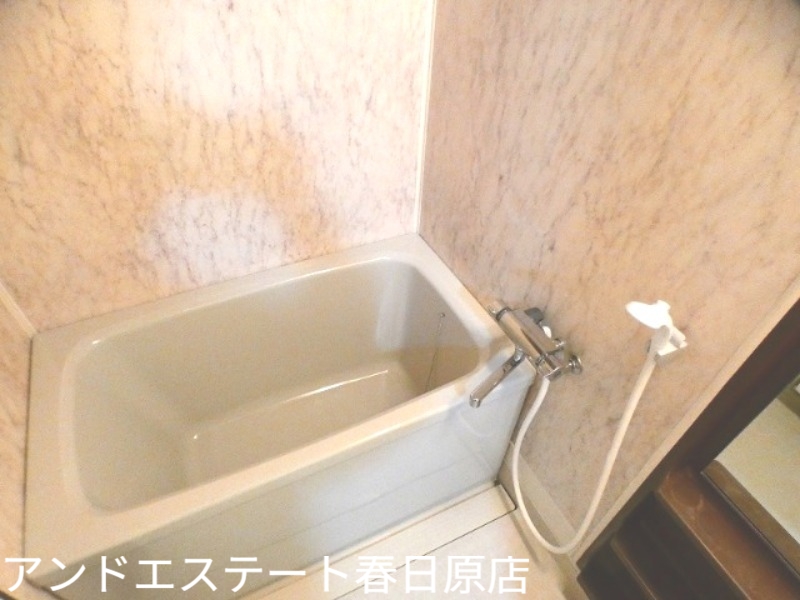 バス・シャワールーム　ワイドな浴槽