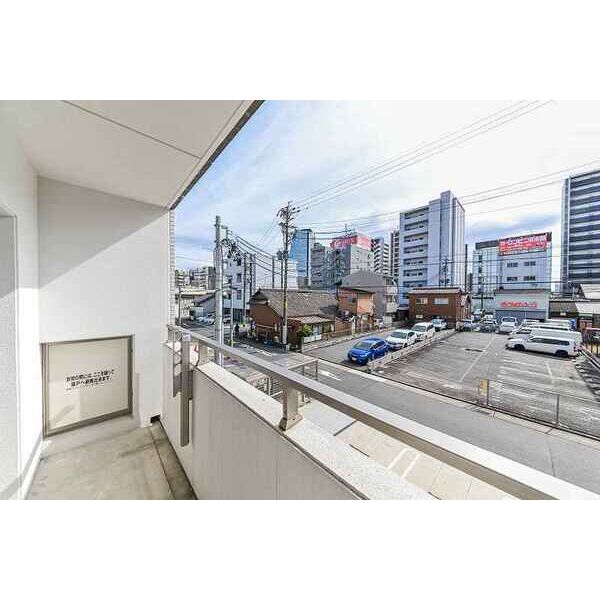 バルコニー　※同物件他部屋写真　色違いの場合有　現状優先