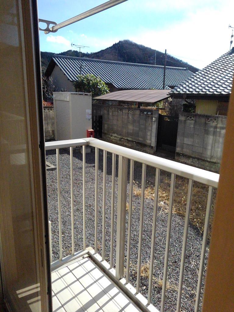 バルコニー　写真は1階バルコニー、日当たりいいです