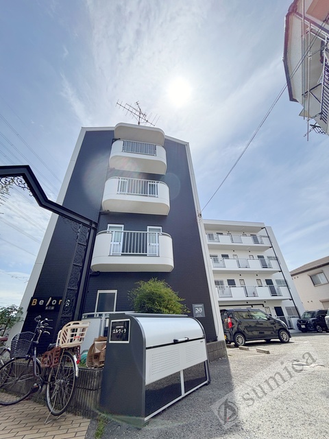エントランス　落ち着いたエントランス。マンションを演出します。