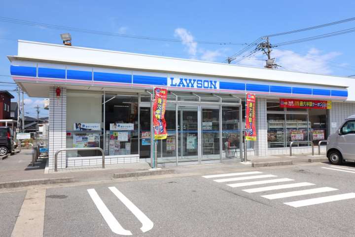 コンビニ　ローソン高岡清水町店（コンビニ）まで741m