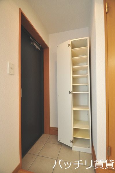 玄関　別号室タイプの為、現状を優先致します。