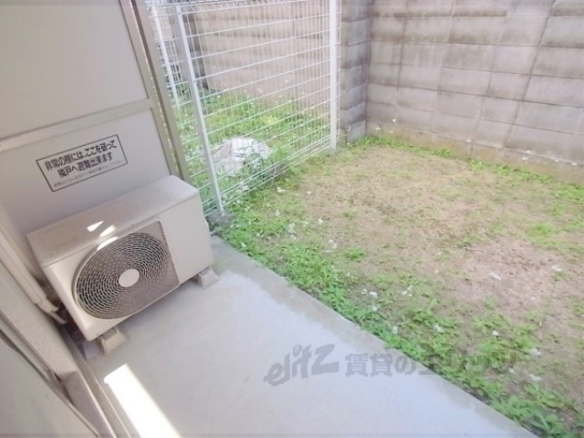 バルコニー　庭付きです。