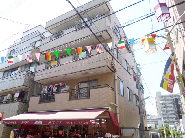 建物外観　商店街に面した立地です☆