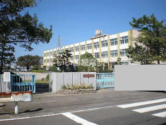 小学校　小木小学校（小学校）まで588m
