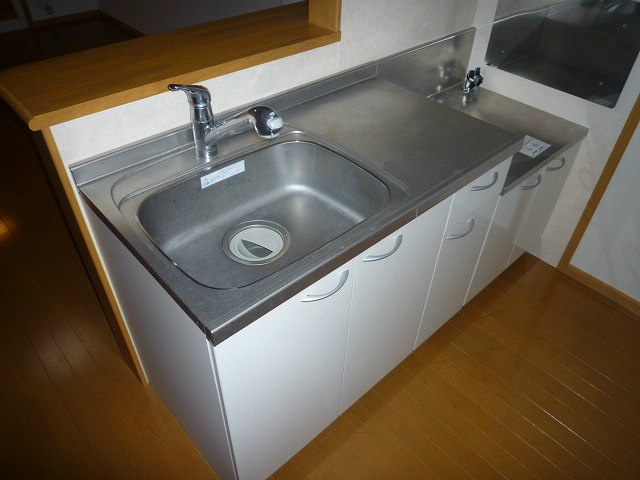 キッチン　写真は103号室です（参考）