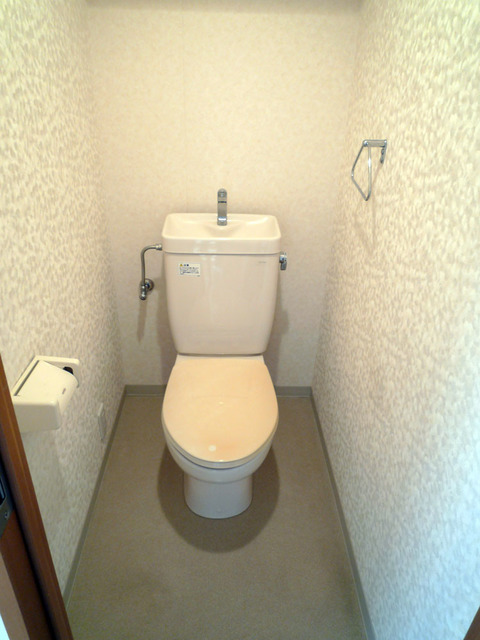 トイレ　※写真は同タイプ住戸です。