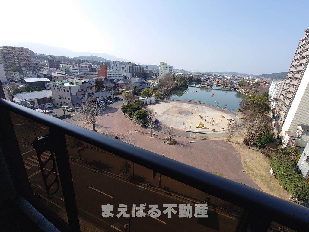 バルコニー　丸田池が一望です