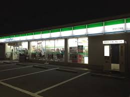 コンビニ　ファミリーマート 万代六丁目店（コンビニ）まで315m