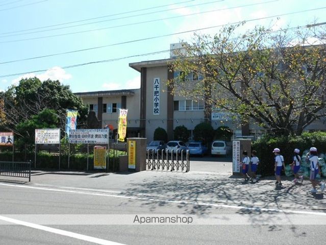 小学校　八千把小学校（小学校）まで763m