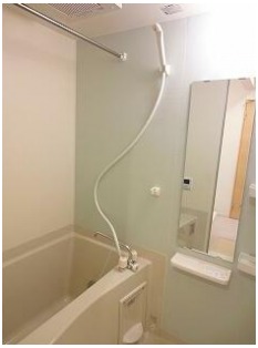 バス・シャワールーム　コンパクトで使いやすいお風呂です