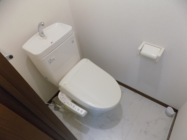 トイレ　※　同タイプのお部屋の写真です。