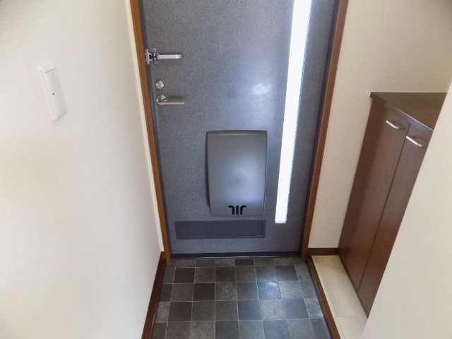 玄関　※　同タイプのお部屋の写真です。