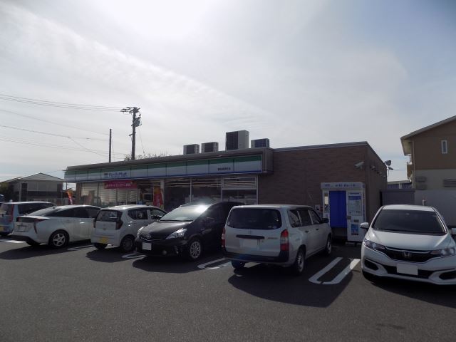 コンビニ　ファミリーマート（コンビニ）まで620m