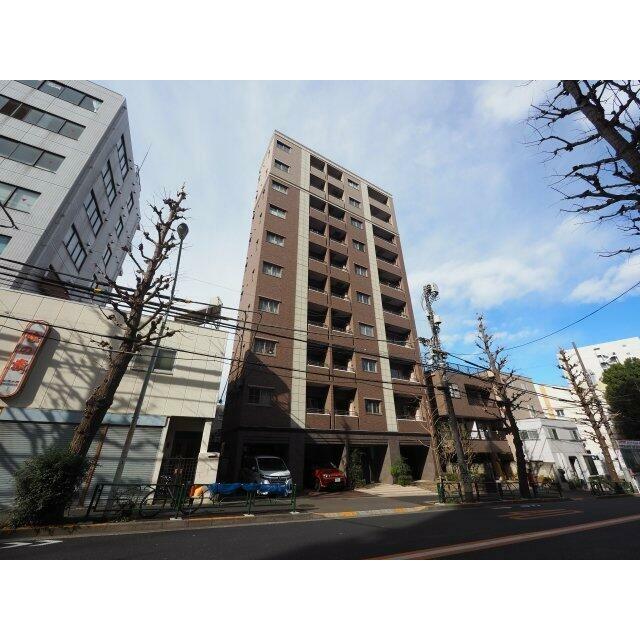 建物外観　鉄筋コンクリート造のがっちりとした建物。