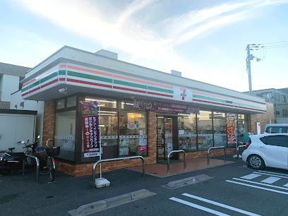 コンビニ　セブンイレブン 堺海山町店（コンビニ）まで888m