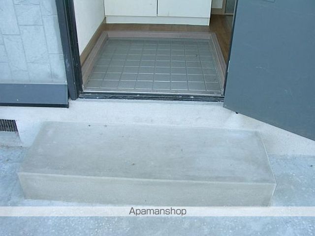 ビバリー大館A棟の玄関写真