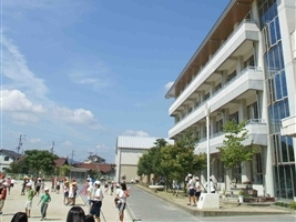 小学校　美濃加茂市立古井小学校（小学校）まで460m