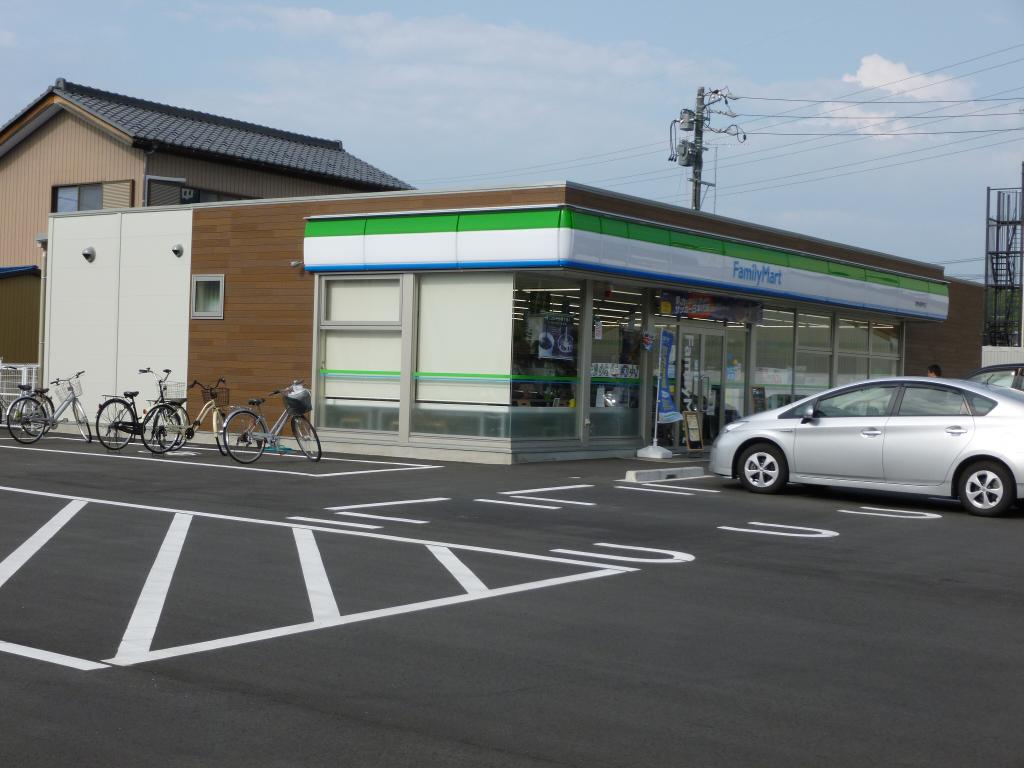 コンビニ　ファミリーマート美濃加茂川合店（コンビニ）まで627m
