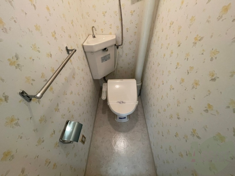 トイレ　トイレです。ウォシュレット付を探している方、おすすめです。