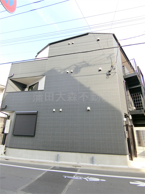 建物外観　2024年12月築　木造地上3階建て総戸数12戸　最大1Gb