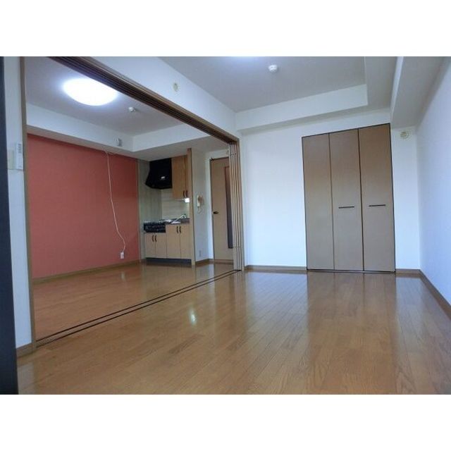 その他部屋・スペース　【居間・リビング】壁紙の色は部屋により異なります。