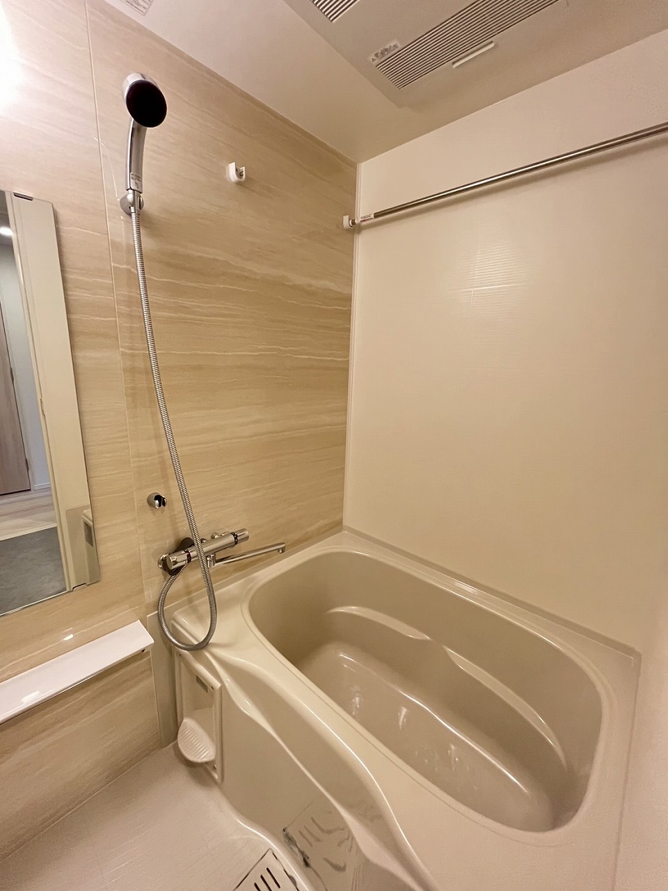 バス・シャワールーム　バス・トイレ別です！