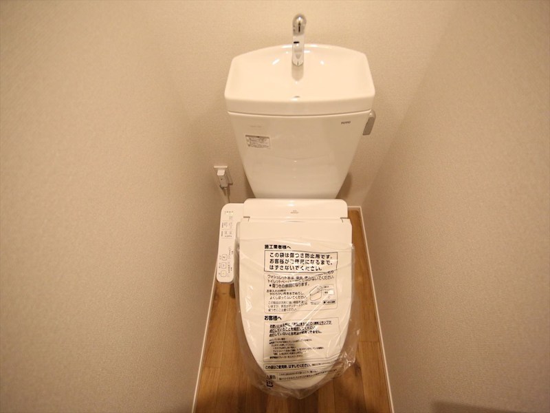 トイレ　温水洗浄暖房便座付トイレ