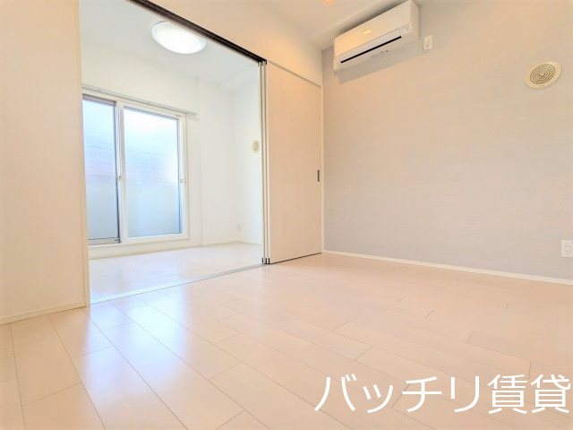 居室・リビング　画像は、同型タイプの為、現状を優先いたします。