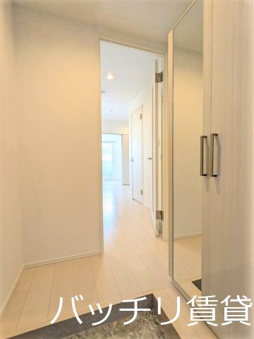 玄関　画像は、同型タイプの為、現状を優先いたします。