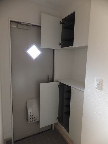 玄関　収納もある玄関です
