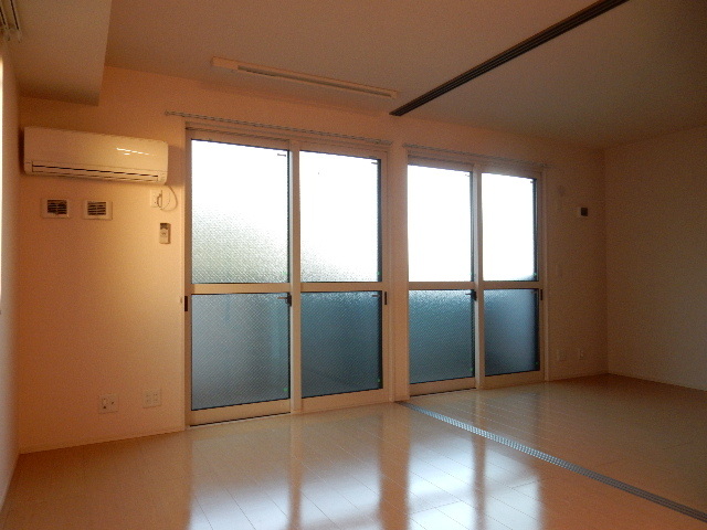 居室・リビング　明るいお部屋です