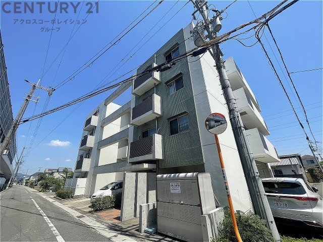 建物外観　オートロックで外部の人間が簡単に出入りできないため安心です。