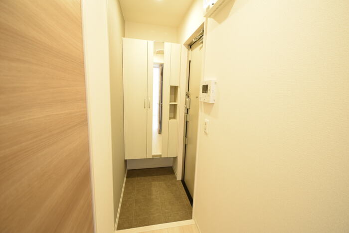 玄関　同物件別部屋写真