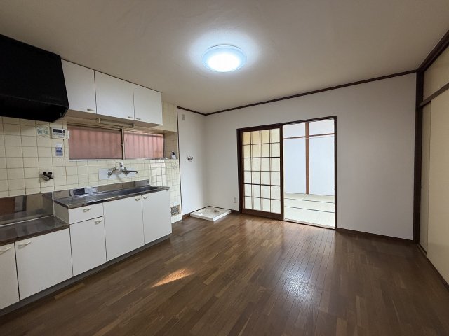 居室・リビング　こちらの居間で趣味の時間をお楽しみください