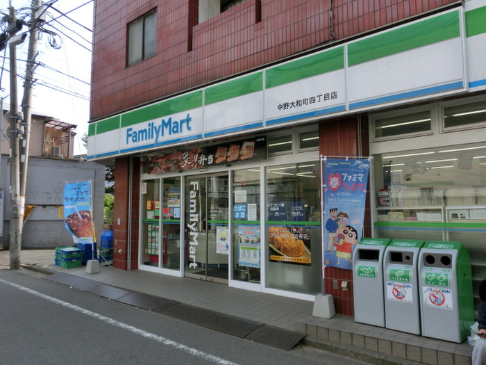 コンビニ　ファミリーマート（コンビニ）まで200m