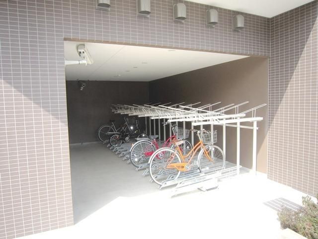 駐車場　★屋根付のご入居者様専用の駐輪場です★