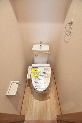 トイレ　温水洗浄便座付き