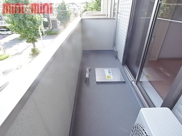 バルコニー　陽が差し込み洗濯物が良く乾くバルコニー