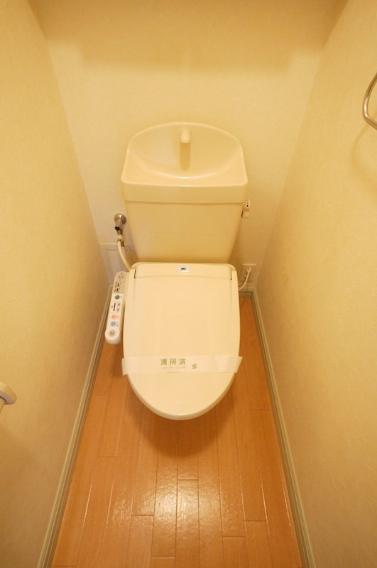 トイレ　同仕様写真(反転タイプ)