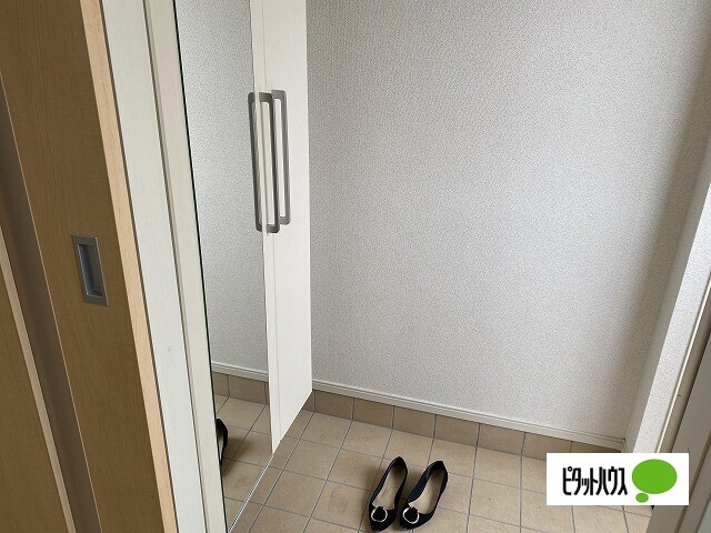 玄関　同物件別室写真